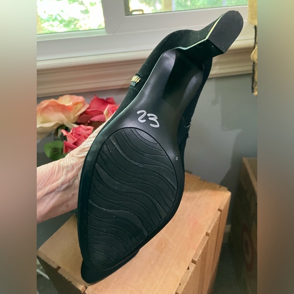 Impo woman size 8 suede Heel ankle boots - Picture 5 of 8